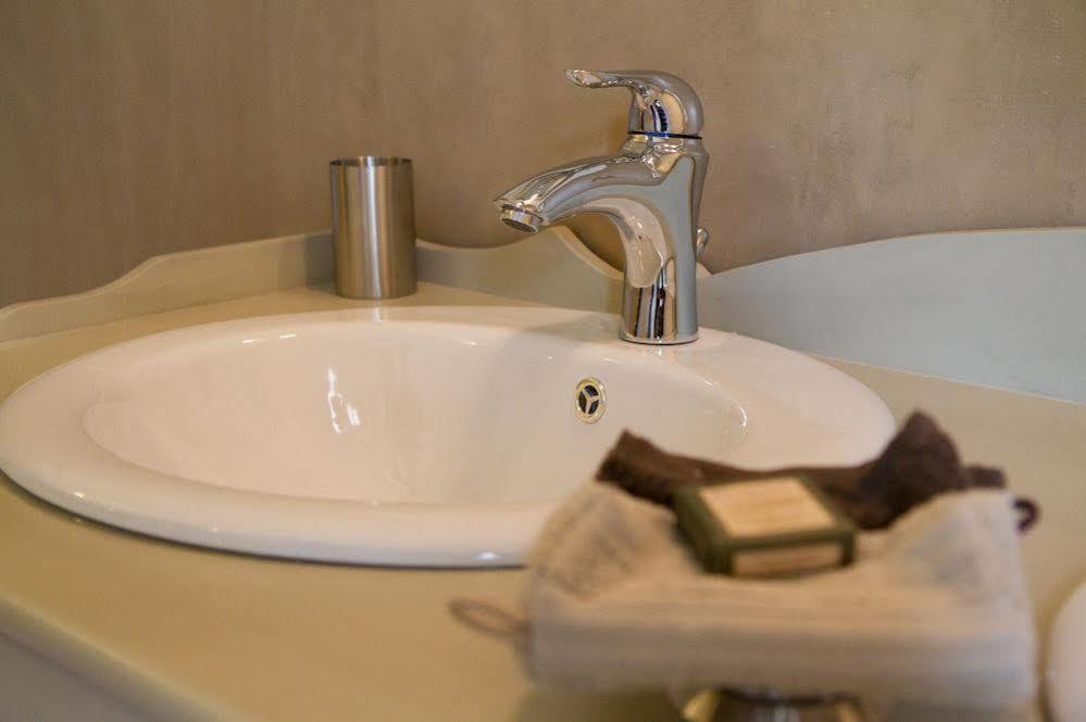 Domaine De La Pomme Hotel Trets Buitenkant foto